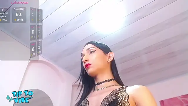 tamarafoxy  online show from January 18, 2025, 12:15 pm