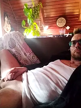 Snapshot of tomee83 chatting on October 11, 2025, 7:07 am tomee83 online show from October 11, 2025, 7:07 am