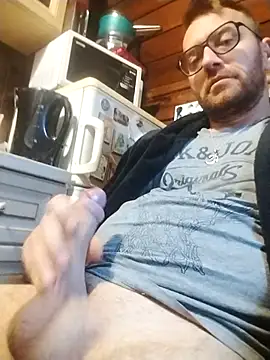 Snapshot of tomee83 chatting on October 15, 2025, 5:51 am tomee83 online show from October 15, 2025, 5:51 am