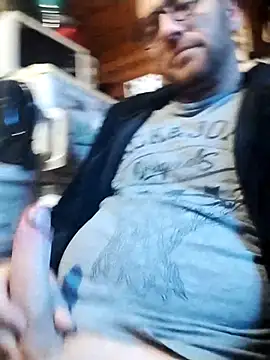 Snapshot of tomee83 chatting on October 19, 2025, 5:41 am tomee83 online show from October 19, 2025, 5:41 am