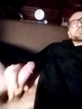 Snapshot of tomee83 chatting on October 28, 2025, 10:45 pm tomee83 online show from October 28, 2025, 10:45 pm