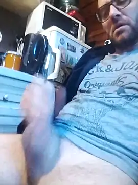 Snapshot of tomee83 chatting on November 2, 2025, 6:38 am tomee83 online show from November 2, 2025, 6:38 am