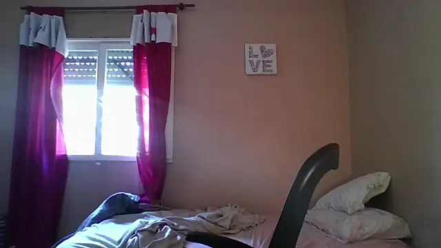 imsohornydacom online show from December 3, 2025, 3:32 pm