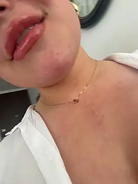 Snapshot of sukhakunis1 chatting on February 23, 2026, 4:37 pm sukhakunis1 online show from February 23, 2026, 4:37 pm