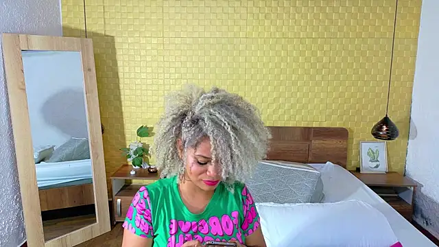 Squirter pussybomb online show from December 3, 2024, 4:14 am