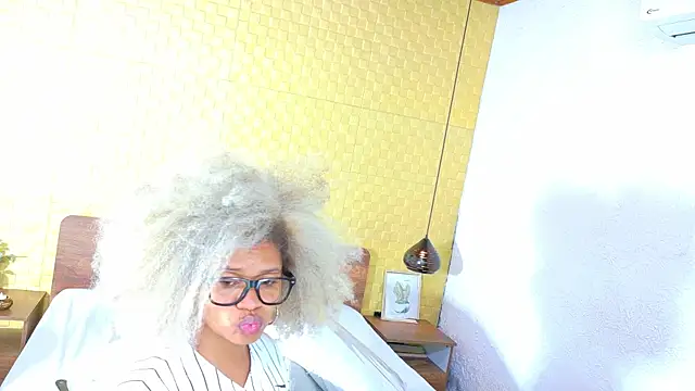 Squirter pussybomb online show from December 11, 2024, 3:24 am