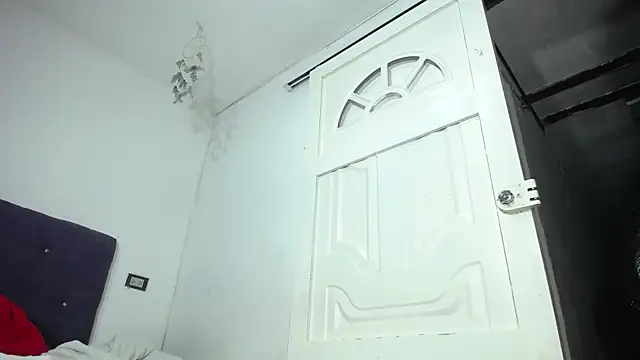 Squirter pussybomb online show from May 16, 2026, 5:15 am