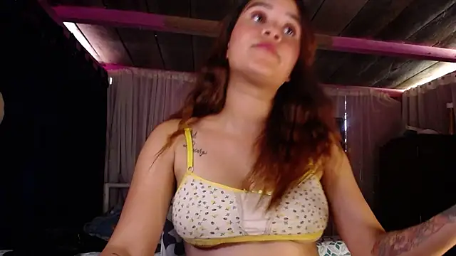 ZoeKuipers13 online show from January 10, 2025, 8:26 pm