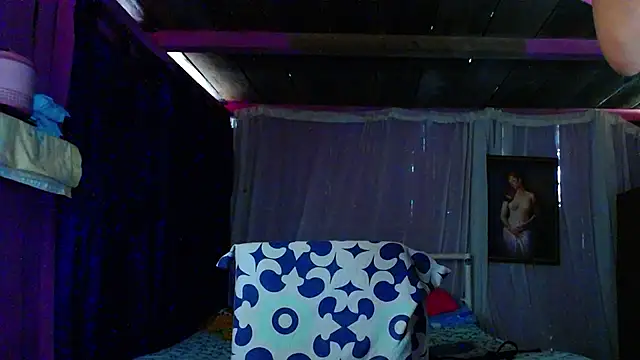 ZoeKuipers13 online show from February 13, 2025, 9:06 pm