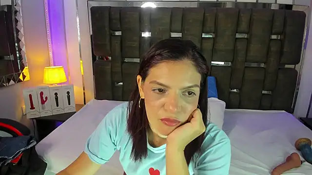 Snapshot of KatteMoss chatting on May 25, 2026, 10:49 pm KatteMoss online show from May 25, 2026, 10:49 pm