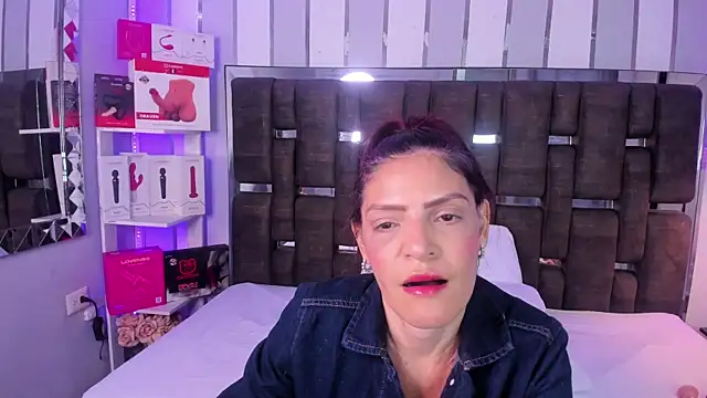 Snapshot of KatteMoss chatting on May 28, 2026, 8:39 pm KatteMoss online show from May 28, 2026, 8:39 pm