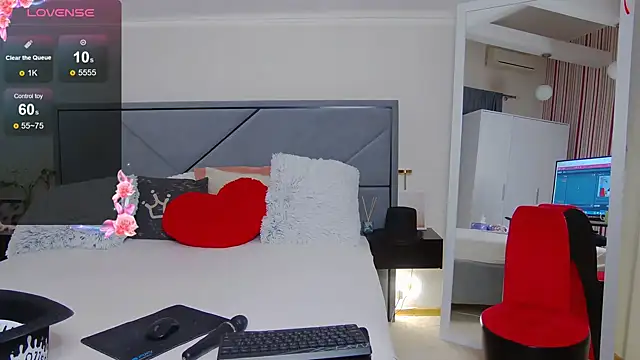 BellaHillss online show from January 27, 2025, 3:50 pm