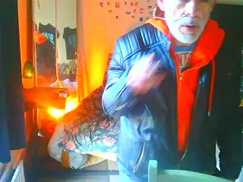 Snapshot of DaddyQuimHot chatting on December 3, 2024, 10:50 am DaddyQuimHot online show from December 3, 2024, 10:50 am