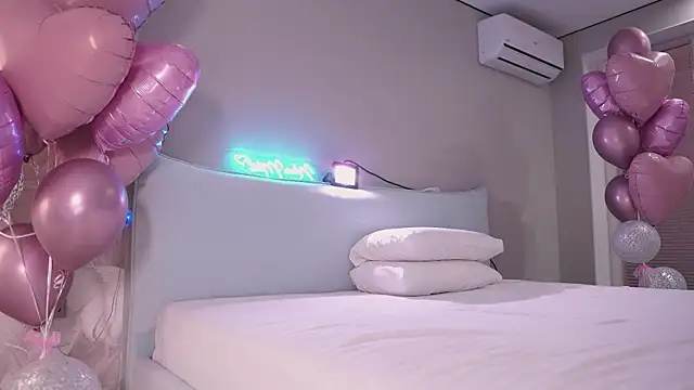 NinaMint online show from December 14, 2025, 6:23 pm