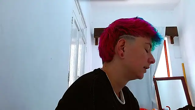 tomboyblue online show from November 22, 2025, 4:06 pm