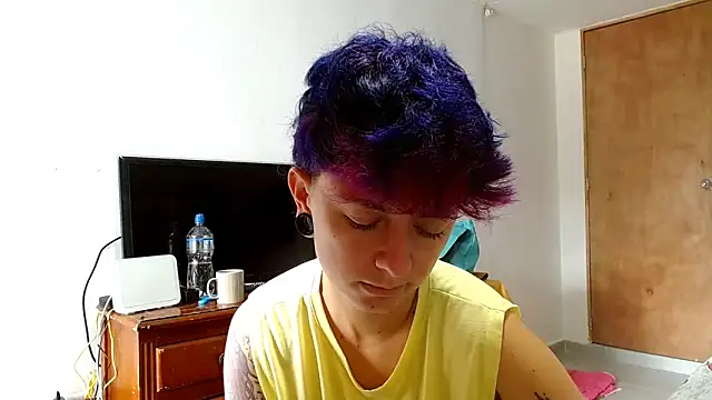 Snapshot of tomboyblue chatting on May 8, 2026, 5:40 pm tomboyblue online show from May 8, 2026, 5:40 pm