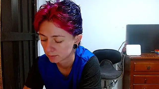 Snapshot of tomboyblue chatting on May 12, 2026, 4:48 pm tomboyblue online show from May 12, 2026, 4:48 pm