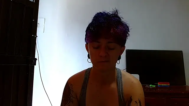 Snapshot of tomboyblue chatting on May 13, 2026, 5:21 pm tomboyblue online show from May 13, 2026, 5:21 pm