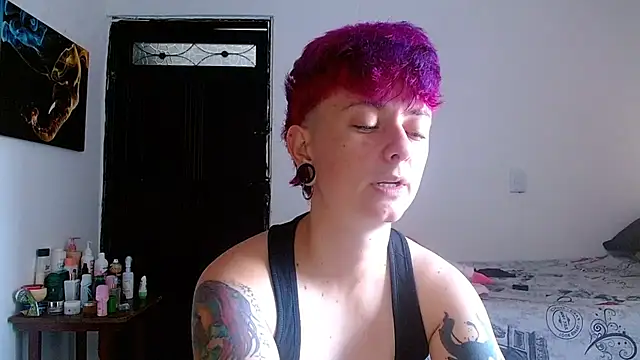 Snapshot of tomboyblue chatting on May 14, 2026, 7:42 pm tomboyblue online show from May 14, 2026, 7:42 pm