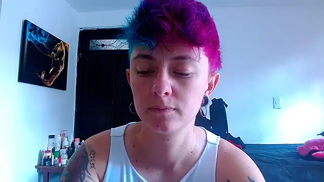 Snapshot of tomboyblue chatting on May 22, 2026, 5:29 pm tomboyblue online show from May 22, 2026, 5:29 pm