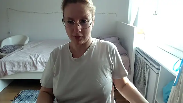 MariaValentine online show from March 21, 2026, 7:02 am