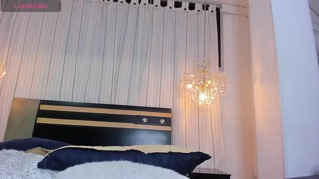 DahianaLincoln online show from January 28, 2025, 7:53 pm