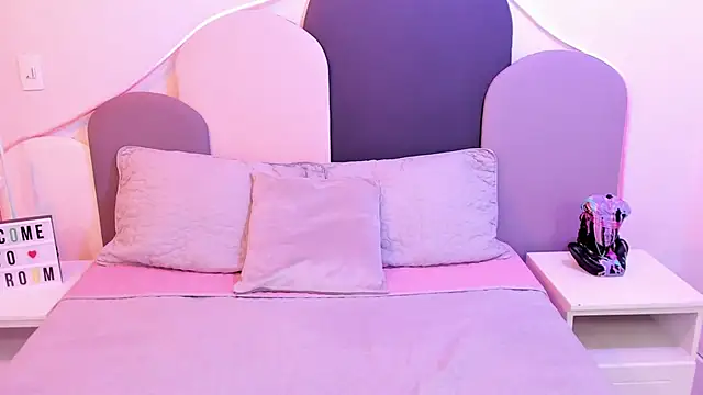 SophieGomez22 online show from February 20, 2025, 5:18 pm