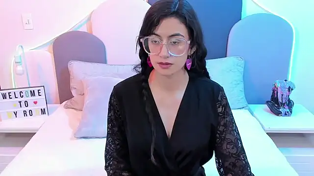 SophieGomez22 online show from March 3, 2025, 5:29 pm