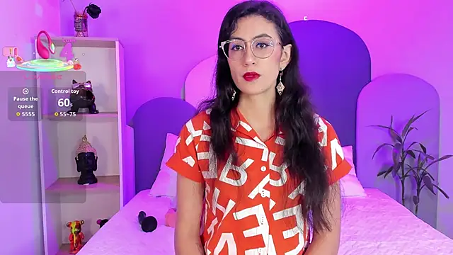 SophieGomez22 online show from October 5, 2025, 11:30 am