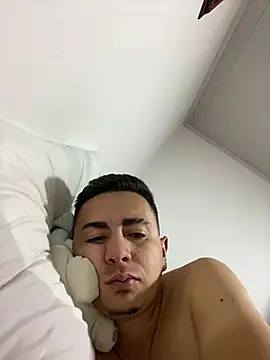 DanielGomez9 online show from December 11, 2024, 4:39 am