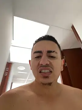 DanielGomez9 online show from December 28, 2024, 5:57 pm