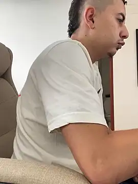 DanielGomez9 online show from January 2, 2025, 6:12 pm