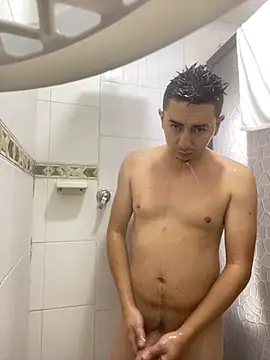 DanielGomez9 online show from January 20, 2025, 12:07 pm