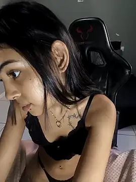 Livia Diaz online show from April 4, 2026, 6:49 pm