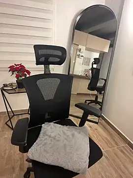 Eva Gonzalez online show from January 18, 2025, 2:03 am