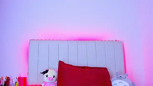Snapshot of caro_lyne_ chatting on June 5, 2026, 5:29 pm caro lyne online show from June 5, 2026, 5:29 pm