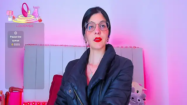 Snapshot of caro_lyne_ chatting on June 12, 2026, 7:24 pm caro lyne online show from June 12, 2026, 7:24 pm