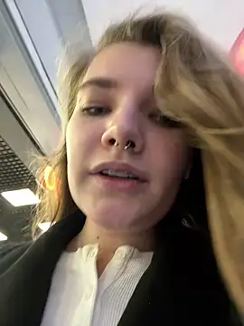 Snapshot of Holy_Tereza chatting on January 17, 2025, 6:23 pm Holy Tereza online show from January 17, 2025, 6:23 pm