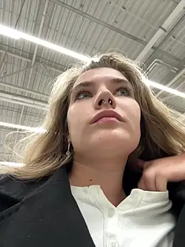 Snapshot of Holy_Tereza chatting on February 19, 2025, 3:16 pm Holy Tereza online show from February 19, 2025, 3:16 pm