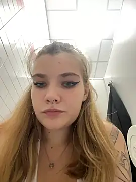 Snapshot of Holy_Tereza chatting on September 20, 2025, 3:35 pm Holy Tereza online show from September 20, 2025, 3:35 pm