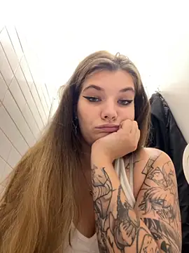 Snapshot of Holy_Tereza chatting on October 5, 2025, 3:32 pm Holy Tereza online show from October 5, 2025, 3:32 pm