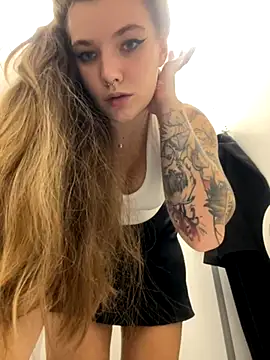 Snapshot of Holy_Tereza chatting on October 12, 2025, 3:33 pm Holy Tereza online show from October 12, 2025, 3:33 pm