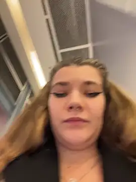 Snapshot of Holy_Tereza chatting on December 20, 2025, 3:41 pm Holy Tereza online show from December 20, 2025, 3:41 pm