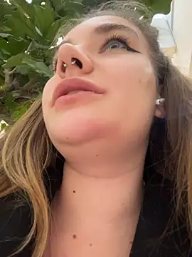 Snapshot of Holy_Tereza chatting on March 4, 2026, 3:18 pm Holy Tereza online show from March 4, 2026, 3:18 pm