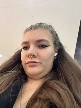 Snapshot of Holy_Tereza chatting on April 28, 2026, 3:39 pm Holy Tereza online show from April 28, 2026, 3:39 pm