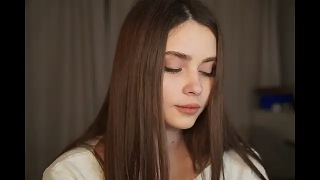 CarmenMoore26 online show from December 16, 2025, 8:03 pm