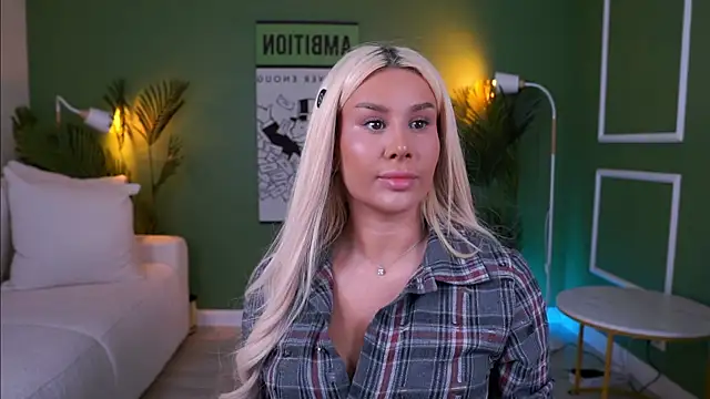 EvaZane online show from April 19, 2026, 9:41 am