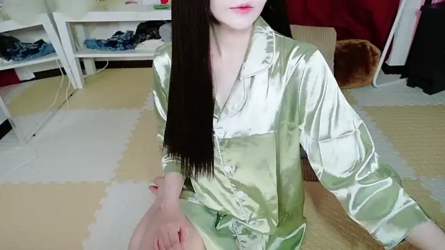 Snapshot of _mi_tsu_ki_ chatting on May 3, 2026, 9:21 pm mi tsu ki online show from May 3, 2026, 9:21 pm