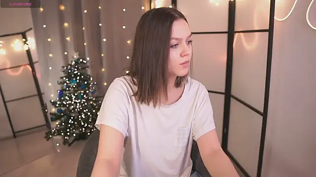 Snapshot of Addelin_Moon chatting on December 18, 2024, 4:17 pm Addelin Moon online show from December 18, 2024, 4:17 pm