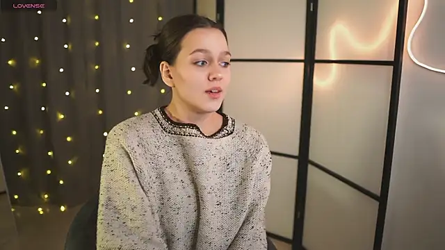 Snapshot of Addelin_Moon chatting on January 18, 2025, 4:21 pm Addelin Moon online show from January 18, 2025, 4:21 pm